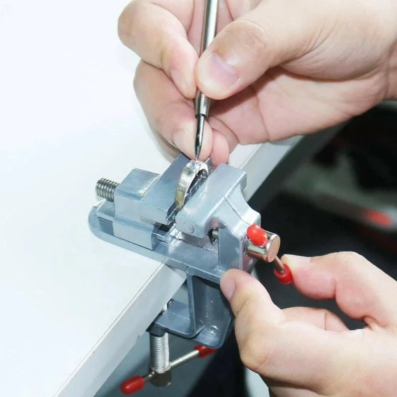 مقعد صغير ملزمة طاولة المشبك ا - مراجعة Diy Electronics Workbench وسعره